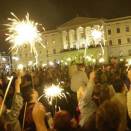 People celebrating on The Palace Square (Photo: Knut Fjeldstad, Scanpix)